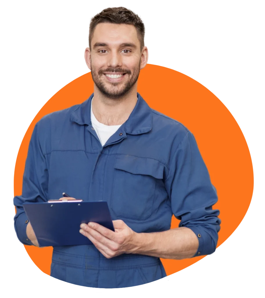 Técnico con carpeta